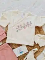 Kız Bebek Çiçek Nakışlı Hastane Çıkış Seti - Görsel 2